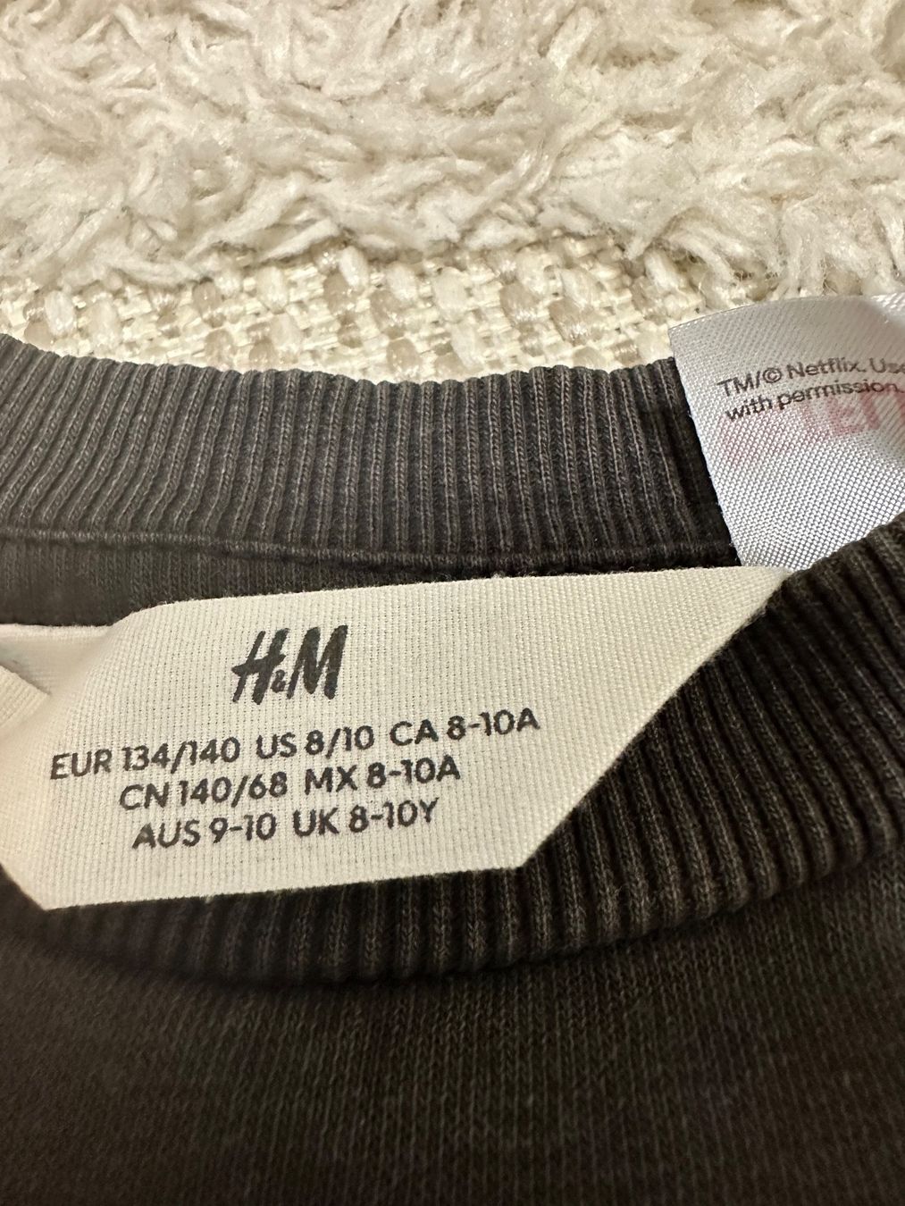 Kleiderpakete & -sets: Hose, Pulli-Stranger Things H&M Kinderkleidung 8-10 J – Gebraucht aus Basel von iulia_haul 8