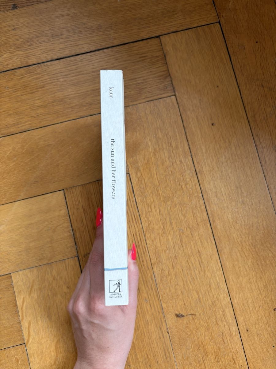 Libri: The Sun and Her Flowers by Rupi Kaur  – Usato da St. Gallen venduto da KatieEugster 2