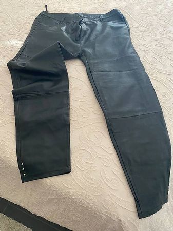 Vendesi pantaloni vera pelle nera donna