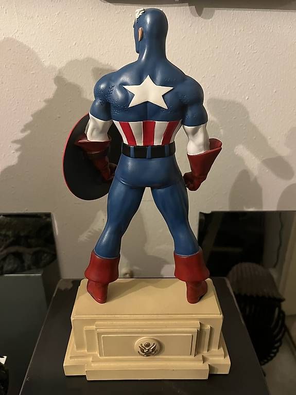 Figuren: MARVEL's "Captain America" 1:6 scale Statue von Bowen Design – Gebraucht aus Zürich von samg00dy 1
