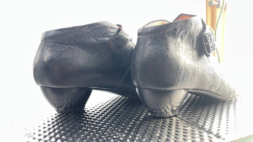 Scarpe da donna: Damen Stiefeletten Think – Usato da Aeschi SO venduto da sim_sp26 3