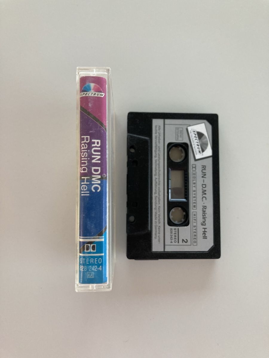 Musicassette: Run DMC - Raising Hell, Kassette, Hip Hop – Usato da Mörschwil venduto da Appenzell2 2