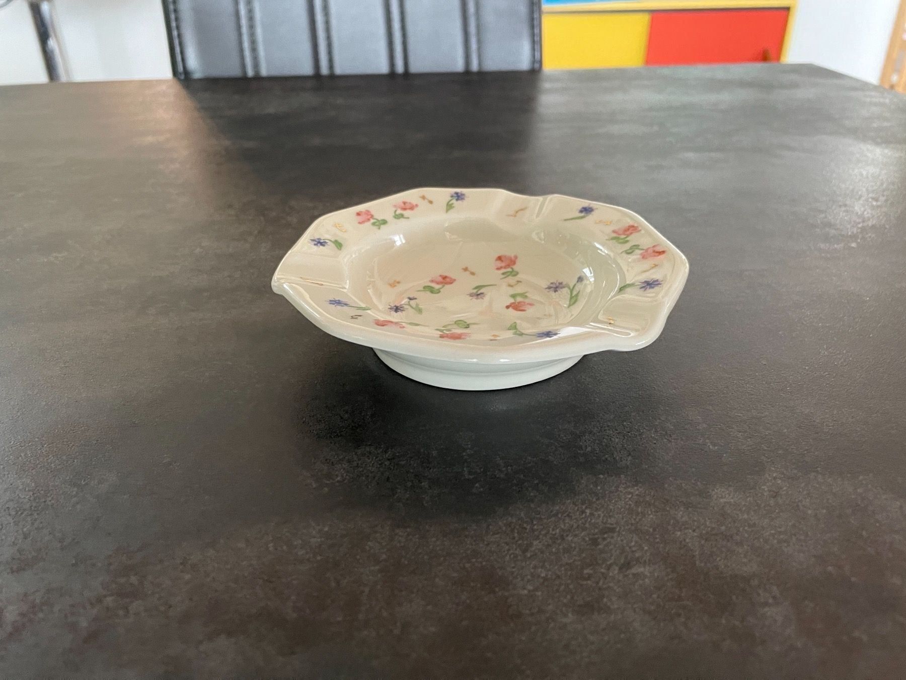 Aschenbecher: Ancien Cendrier Porcelaine Langenthal – Gebraucht aus Vallamand von Bricbracbroc82