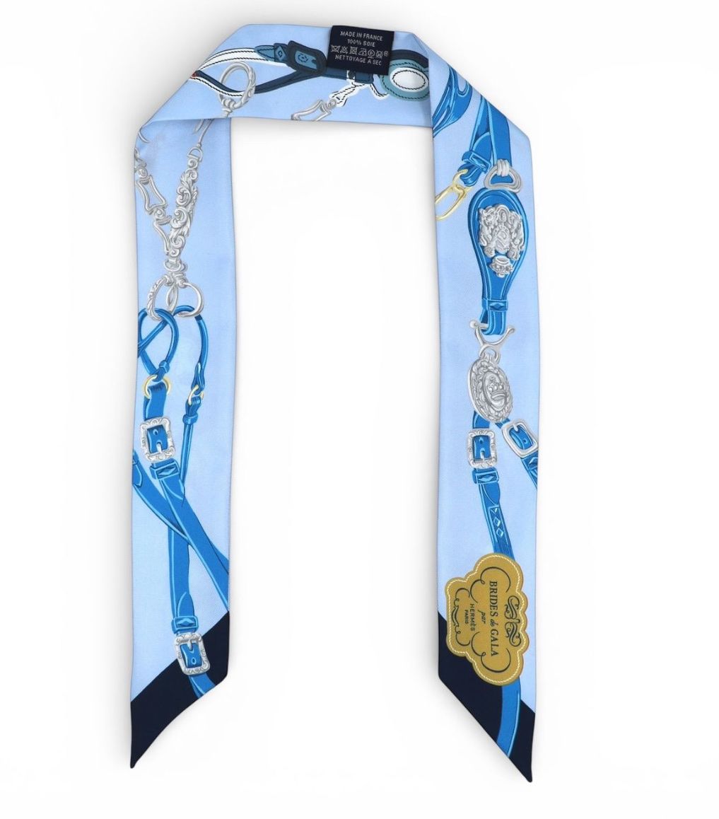 Hermès Foulard & Sciarpe: Hermès Twilly "Brides de Gala" blau – Usato da Luzern venduto da Swiss-Garage 1