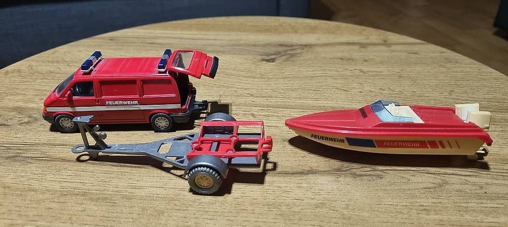 Modellini d'auto: Feuerwehr VW mit Boot – Usato da Landquart venduto da Predi91 1