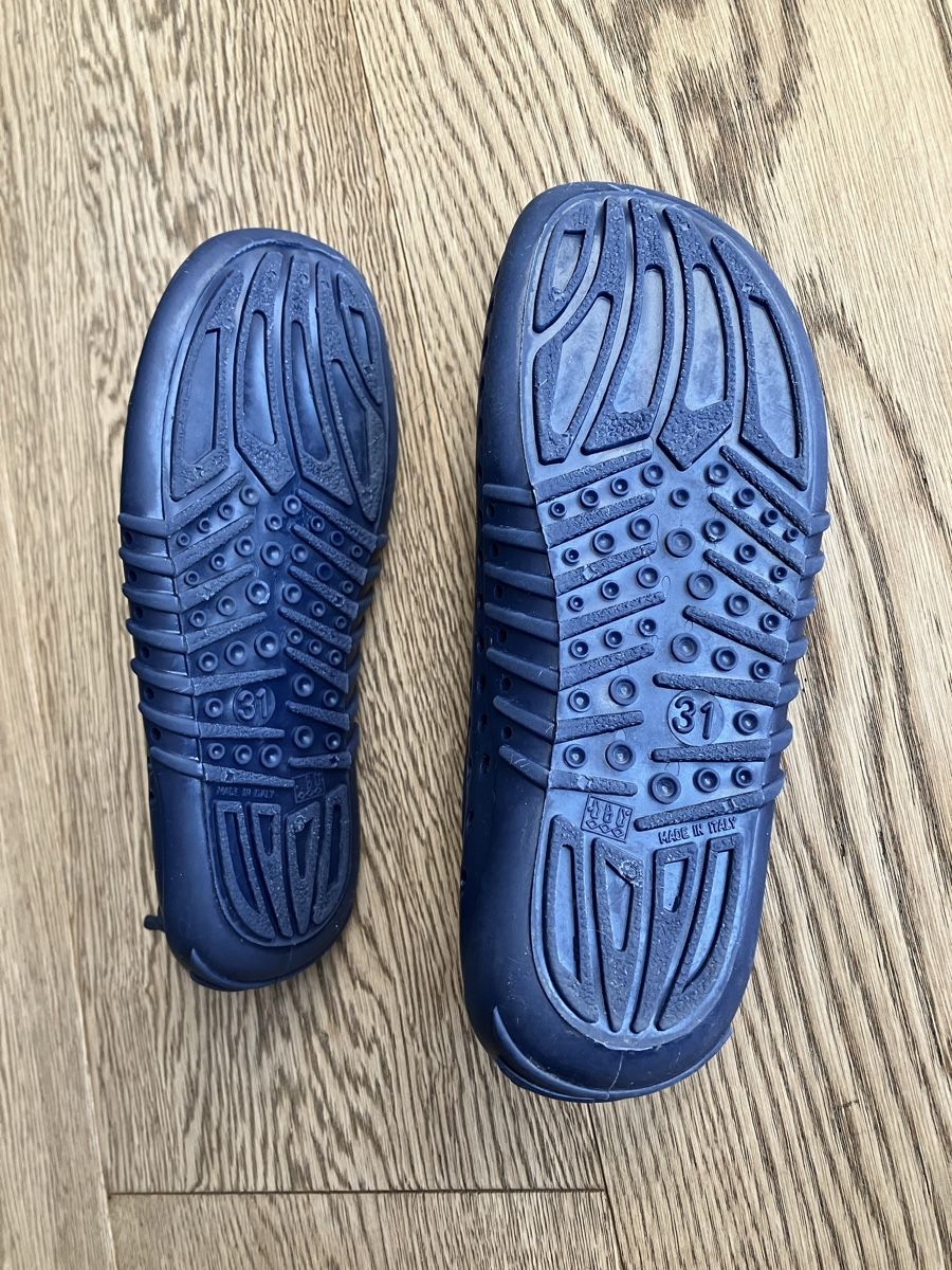 Scarpe per ragazzi: Badeschuhe dunkelblau Grösse 31 – Usato da Cham venduto da Liliane78 3