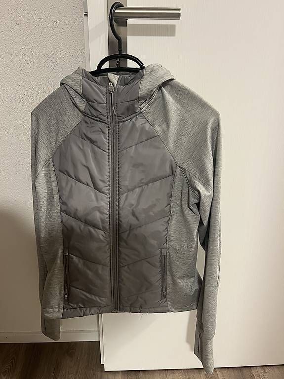 Giacche: Jacke Damen Grösse S – Usato da Erstfeld venduto da imla_