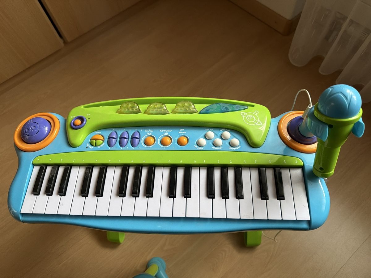 Musikinstrumente: Kleinkinderkeeboard – Gebraucht aus Mels von riccsan 1