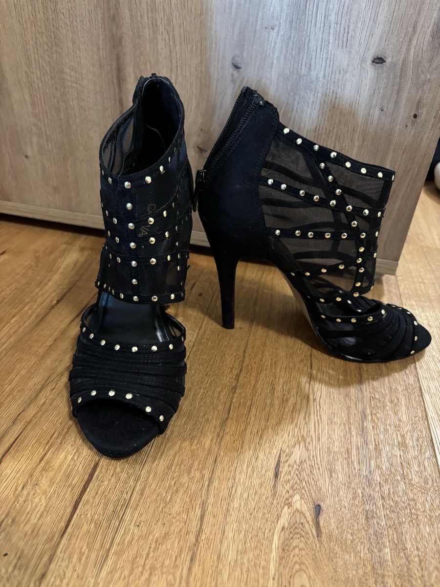 Scarpe da donna: High Heels mit Nieten, Grösse 38 – Usato da Egnach venduto da Tiina_