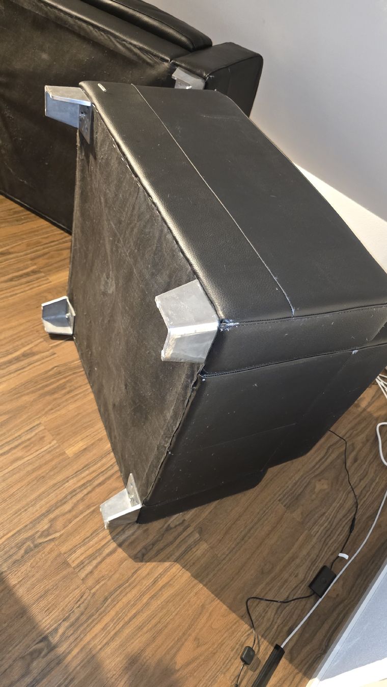 Sofas: Sofa + Sessel – Gebraucht aus Grenchen von Akarrgaming 3
