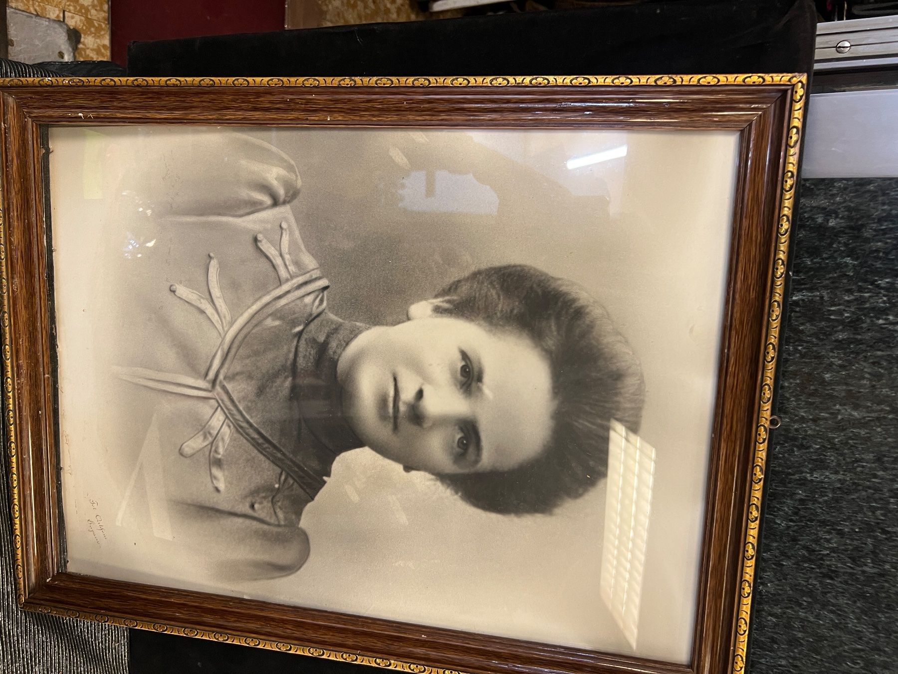 Poster & Bilder: PHOTO ANCIENNE AVEC UNE INSCRIPTION – Gebraucht aus Genève von Qanil77 1