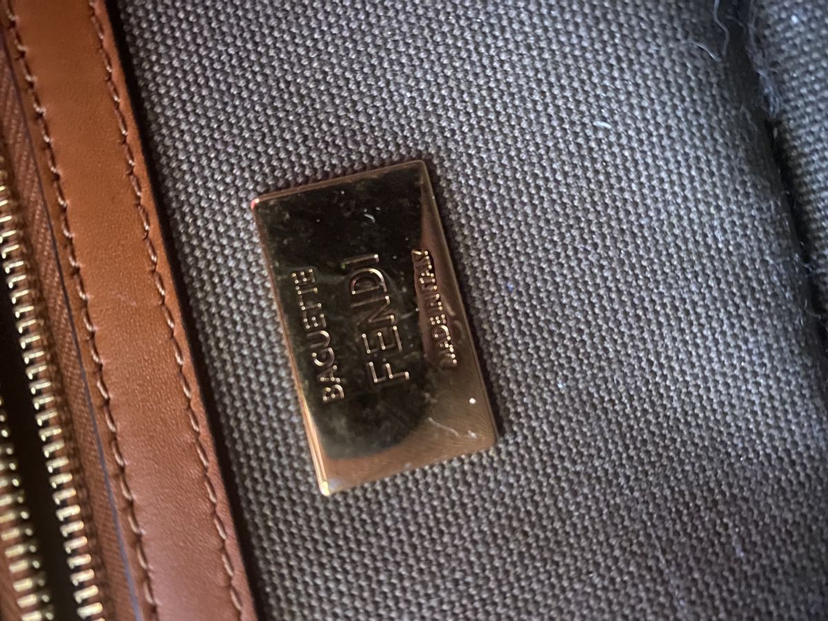 Fendi Sacs femmes: Iconic Fendi Medium Baguette bag! – D'occasion à Mies par nic_yk5d 7
