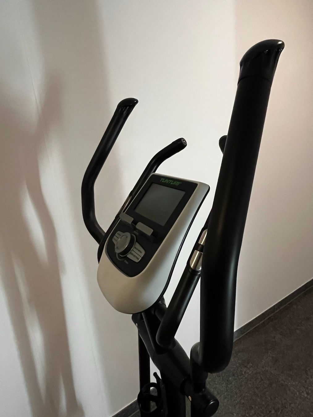 Tunturi Hometrainer: Selten benutzter Tunturi Crosstrainer C80 – Gebraucht aus Küsnacht ZH von myr_q5mc 4