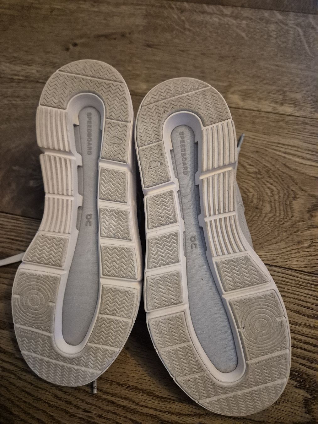 On Scarpe da uomo: On the Roger sneakers Gr.37 grau – Usato da Ostermundigen venduto da Louhdezd 2