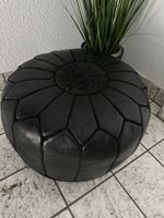 Schwarzer Pouf aus Leder - Gemütlich für den Winter!