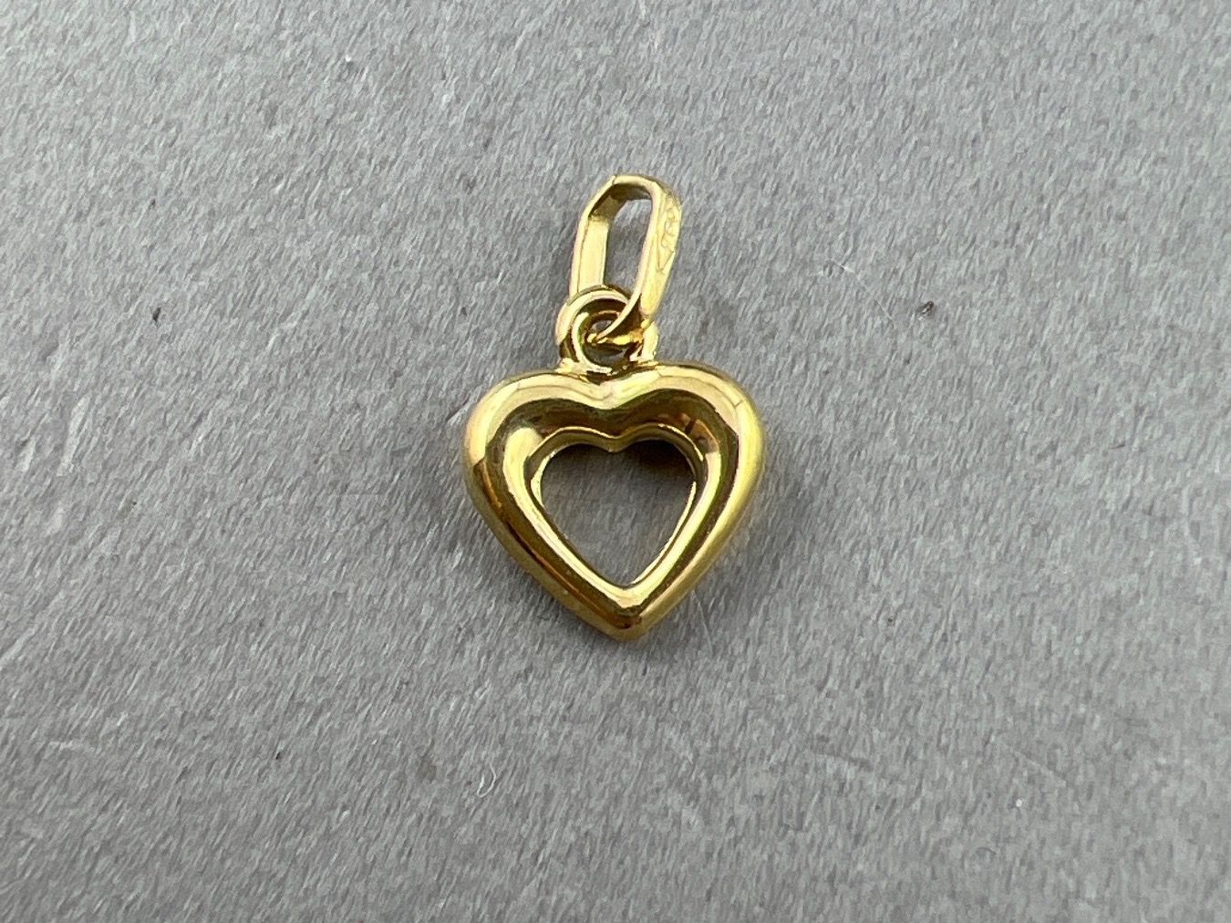 Anhänger: Anhänger 750 Gold – Gebraucht aus Niederuzwil von  2