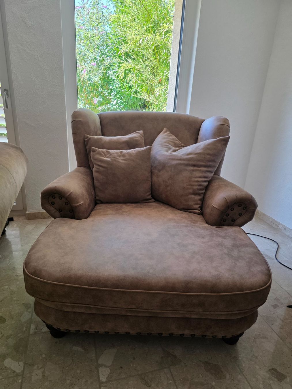 Divani: Grosses Sofa mit Loungeliege-Sessel im Antiklederlook – Usato da Frauenfeld venduto da ESO09 3