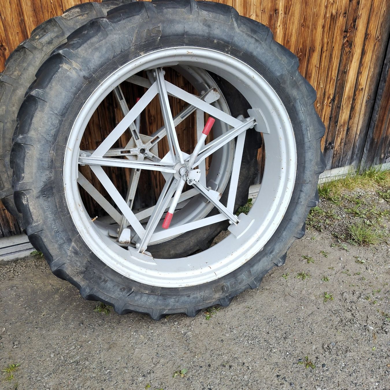 Pneumatici & Ruote complete: Doppelrad 300/85 R42 – Usato da Herisau venduto da kobiza 2