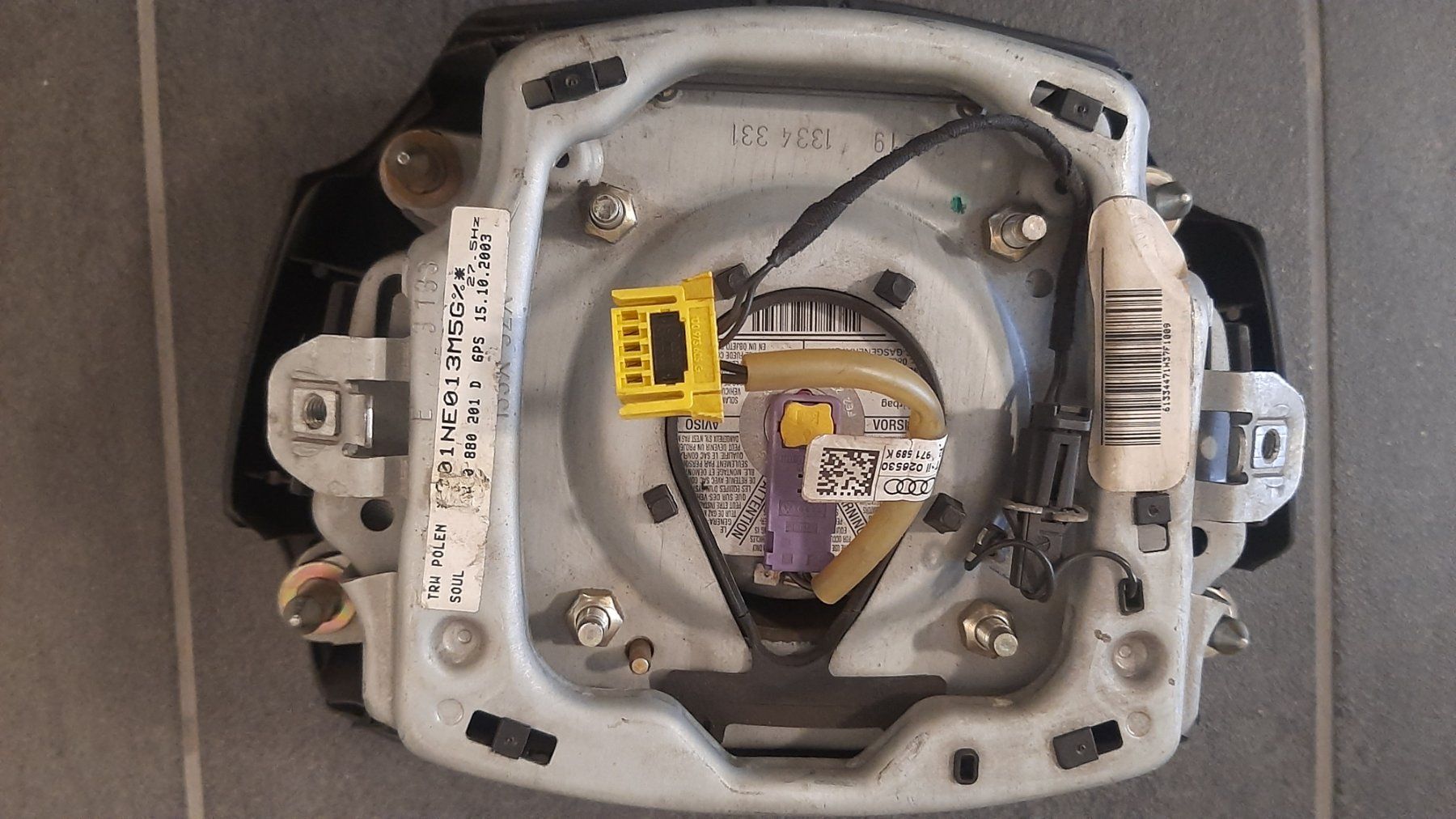 Audi Tutti pezzi di ricambio auto: Airbag zu Audi A4 B6 8e0880201d – Usato da Rothenthurm venduto da DS12A 1