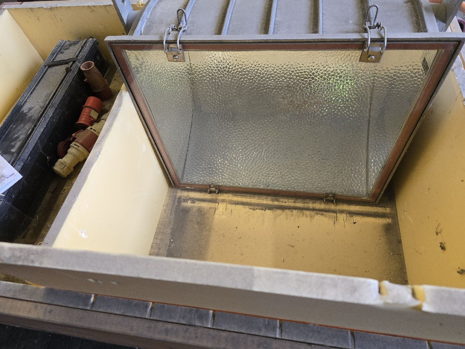 Lampade: 2000 Watt Strahler Baustelle Halle – Usato da Frümsen venduto da M.dnaleiw 5
