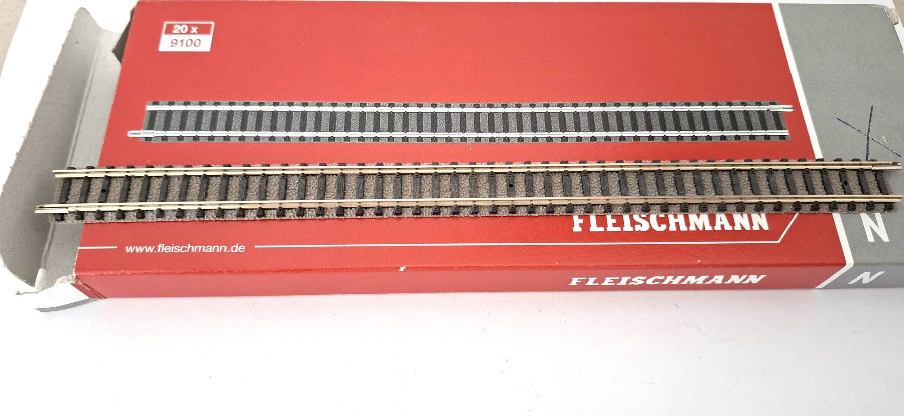 Fleischmann Modellini di ferrovie: Fleischmann Gleis gerade Art. 9100 – Nuovo (secondo la descrizione) da Biberist venduto da Ntrains