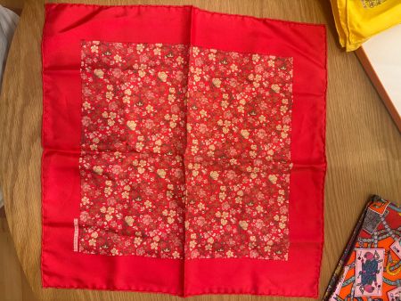 Hermès Seidentuch Blumen / Rot 40x40 cm