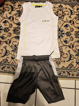Thiyshirt und Hose Funktionsmaterial Gr. 122