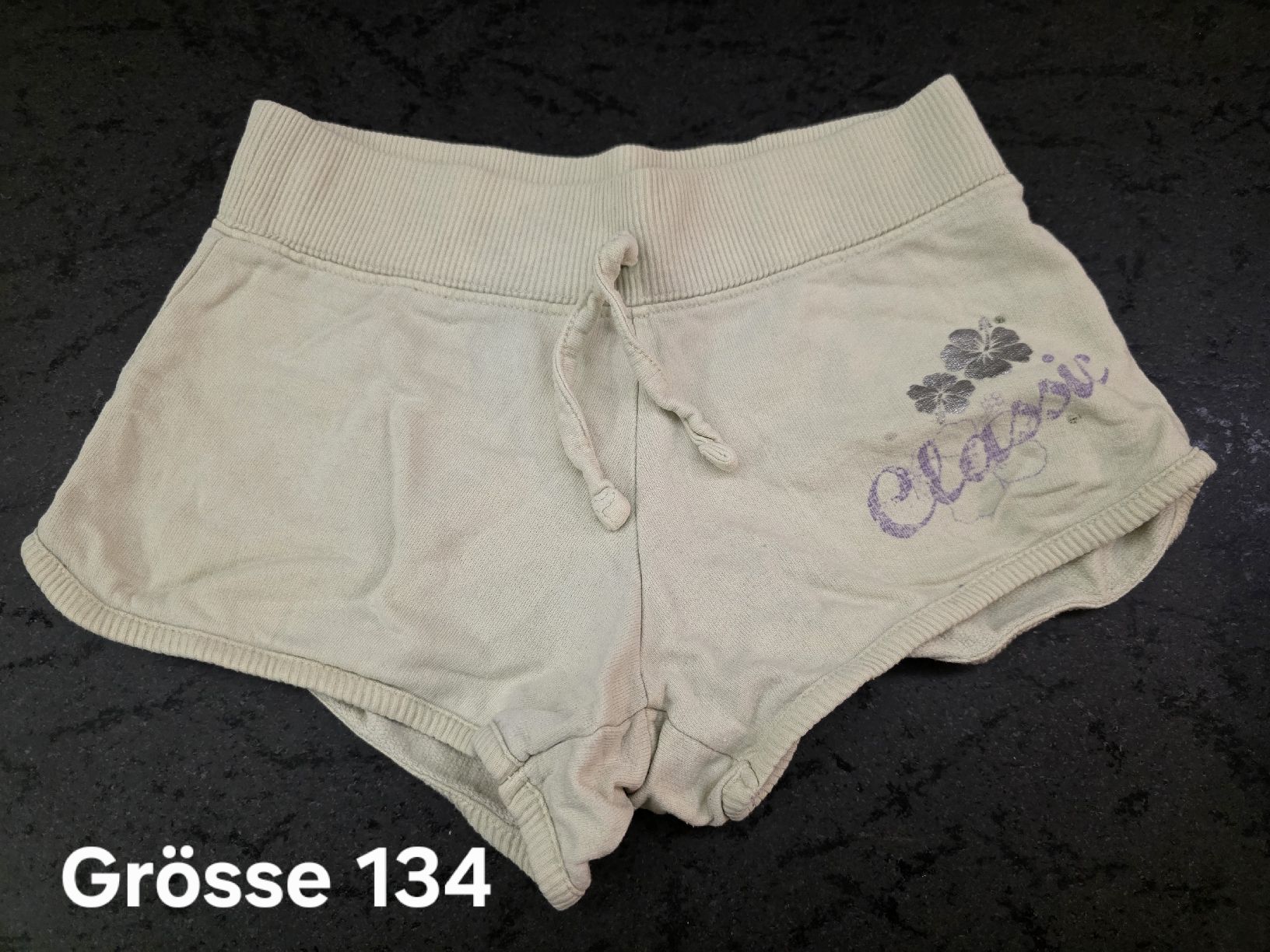 Pantalons: kurze Hose shorts Gr.134 – D'occasion à St. Peterzell par upcycling_