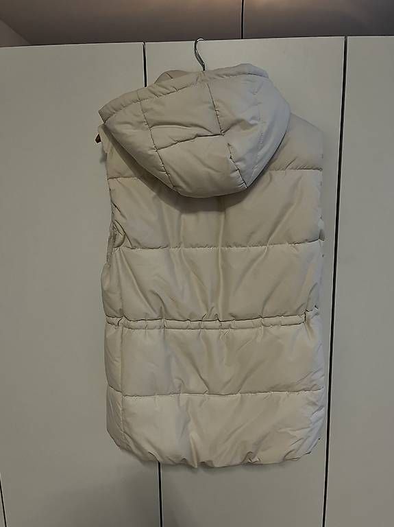 H&M Gilets & Westen: Pufferveste weiss Gr. XS – Gebraucht aus Oberwil BL von nat_n2nh 1