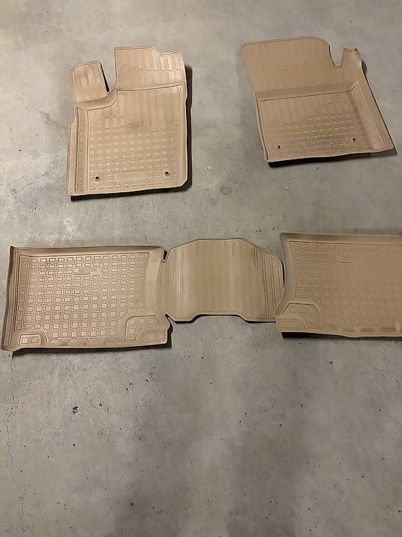 Jeep Teppiche / Matten: Fussmatten Jeep Grand Cherokee – Gebraucht aus Wimmis von Berni78