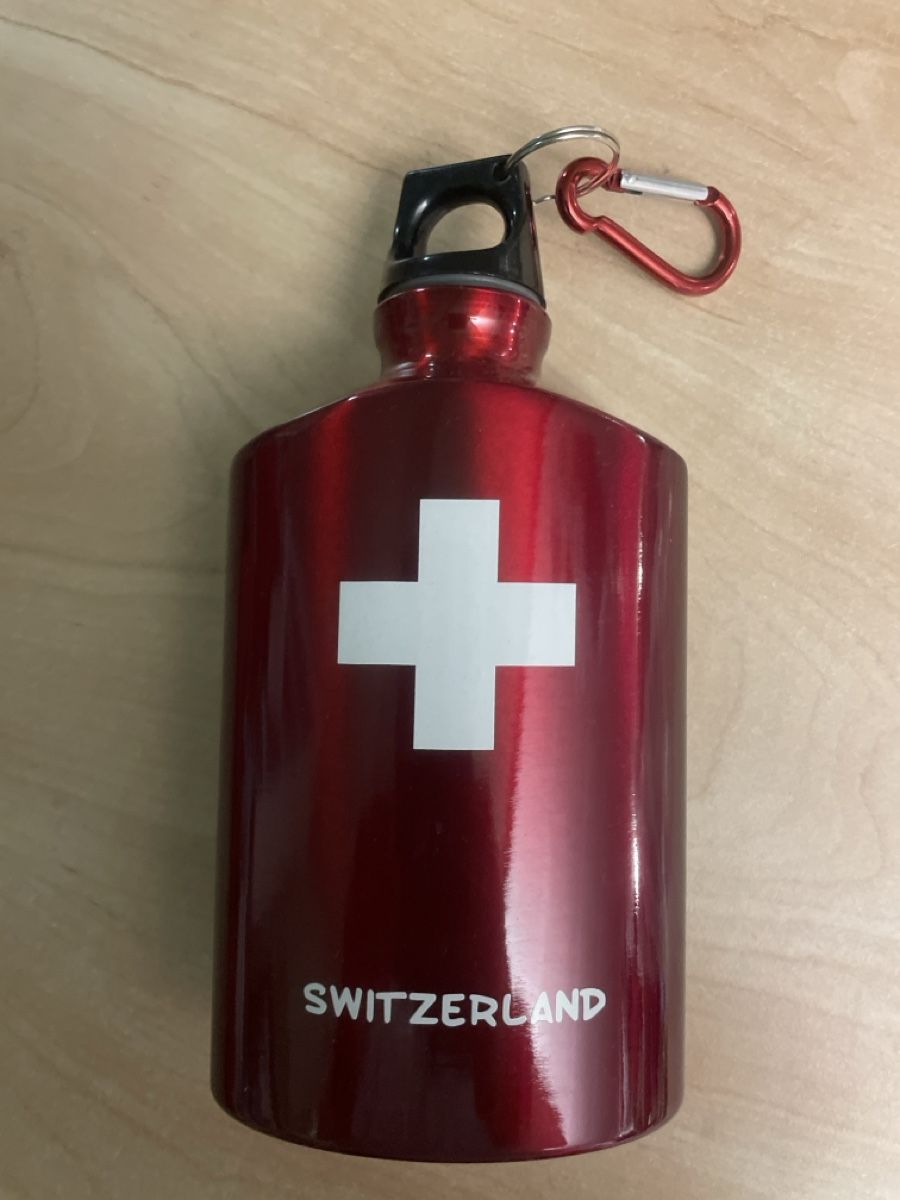 Borracce & Thermos: Rote Schweiz Trinkflasche mit Karabiner Neu – Nuovo e nell'imballaggio originale da Obergerlafingen venduto da cabo4