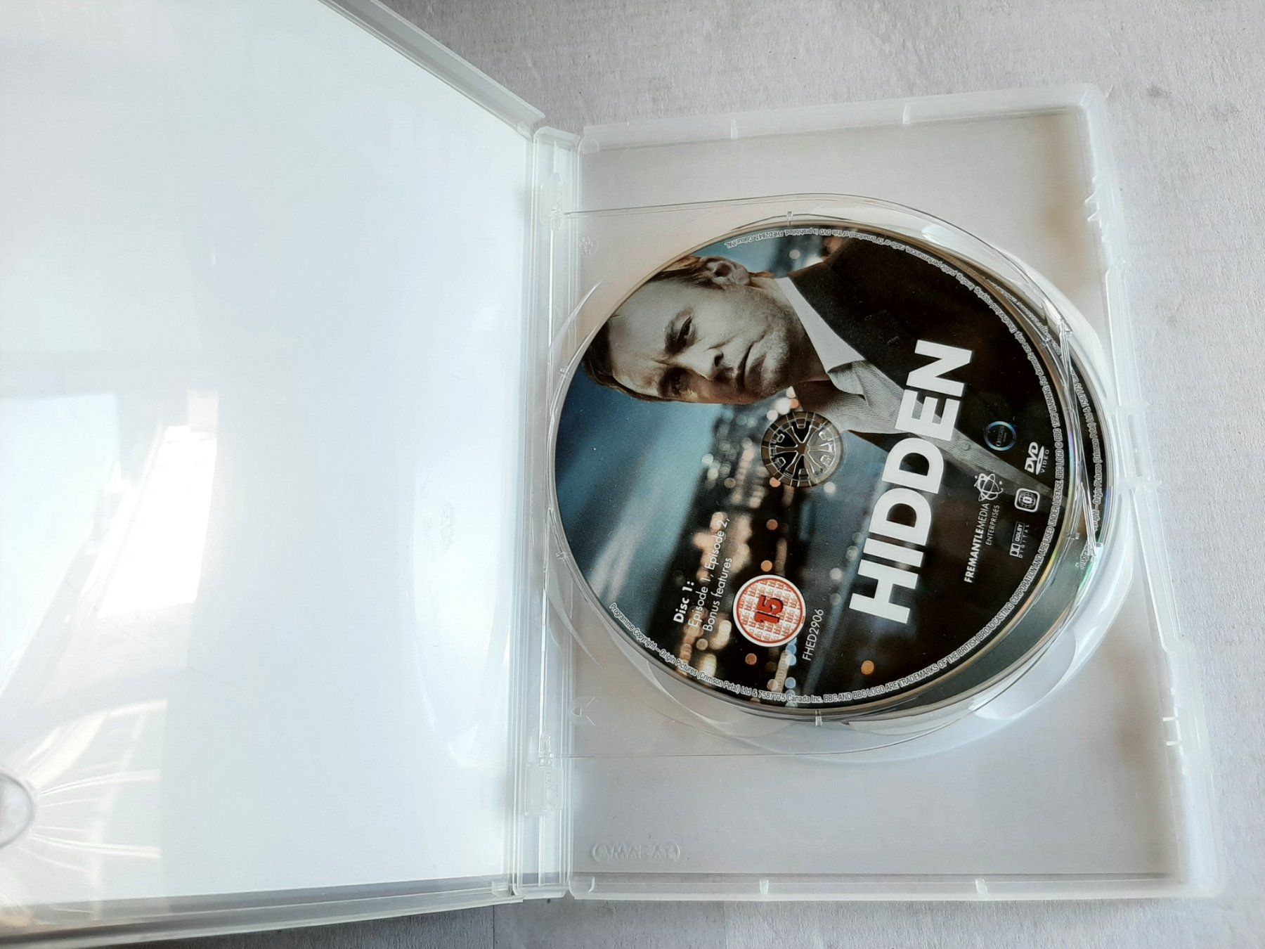 Tutti i DVDs: HIDDEN - Captivating British Thriller Mini Series TV 2 DVDs – Usato da Genève venduto da Cockattoo 4