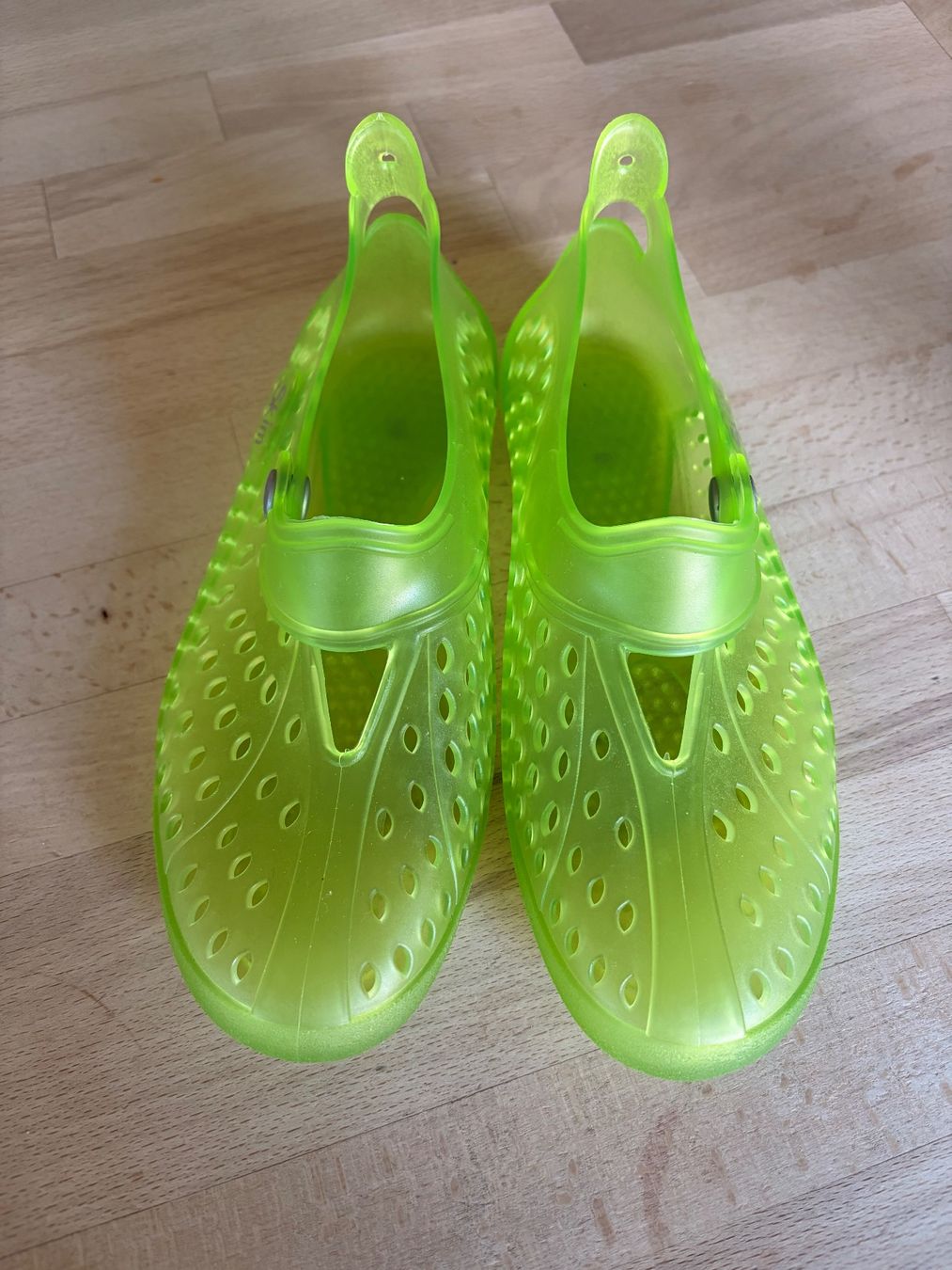 Scarpe per ragazzi: Wasserschuhe 33/34 – Usato da Basel venduto da Witmedia