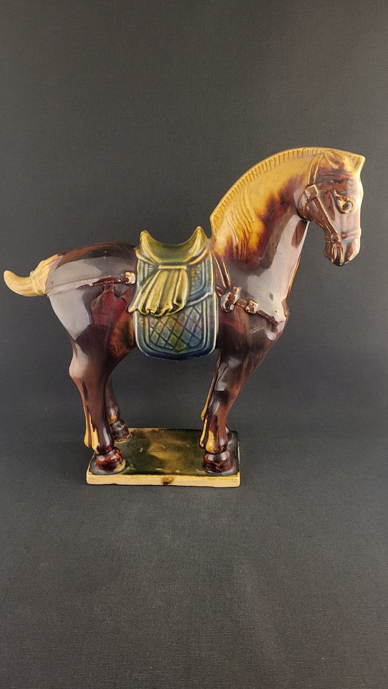 Statuette: Keramik Tang-Pferdefigur China – Usato da Basel venduto da spinne02
