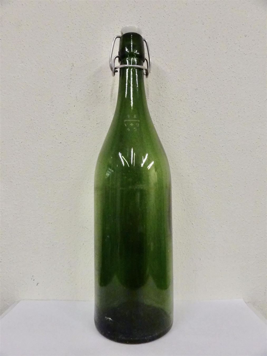 Gläser, Krüge & Flaschen: schöne alte Flasche Bügelverschluss 1945 – Gebraucht aus Kerzers von Flaschenposten 1