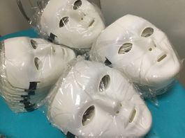 Lot de 39 masques en liquidation