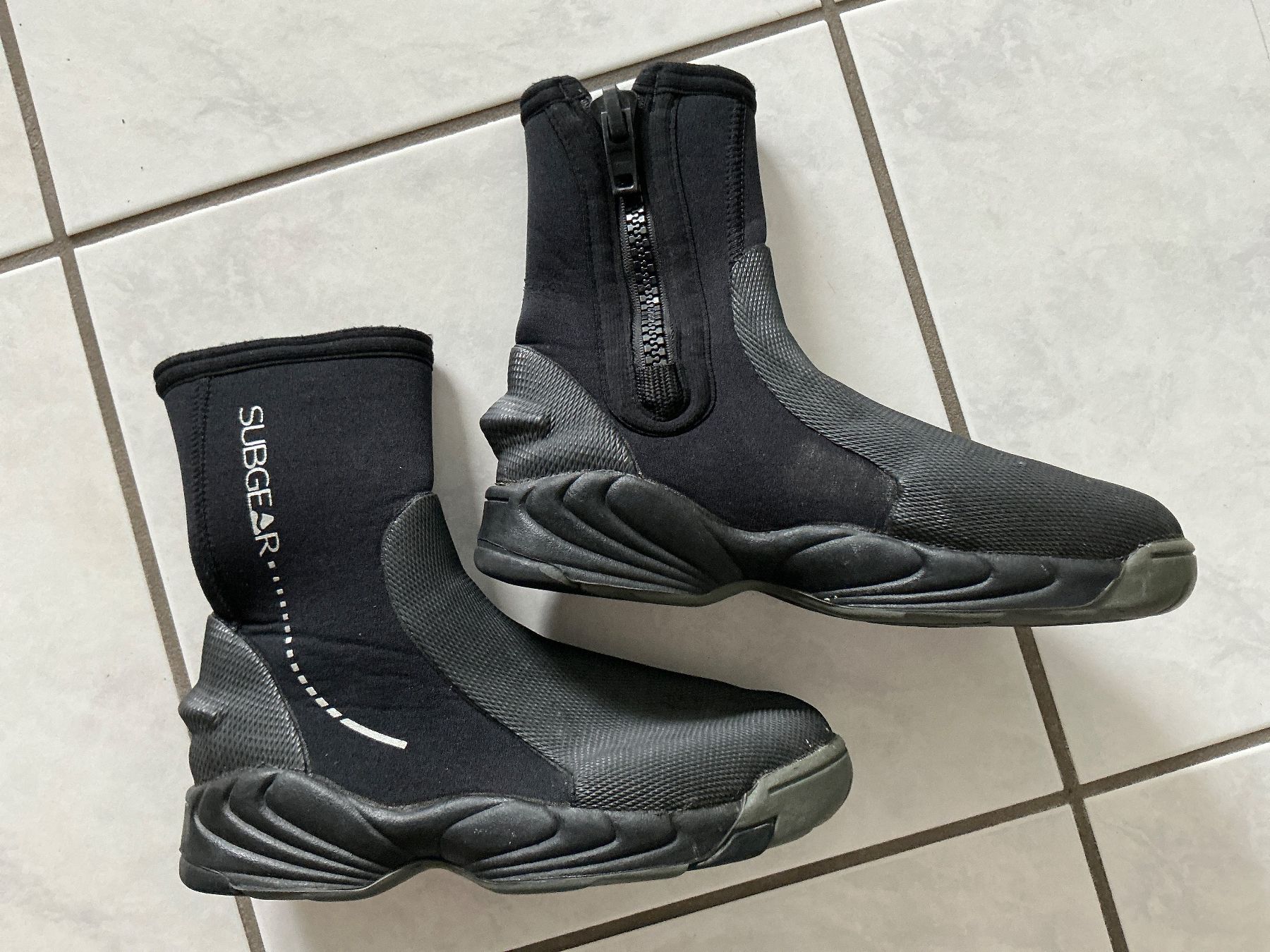 Scarpe da uomo: Tauchschuhe Gr.37 – Usato da Galgenen venduto da 67sab