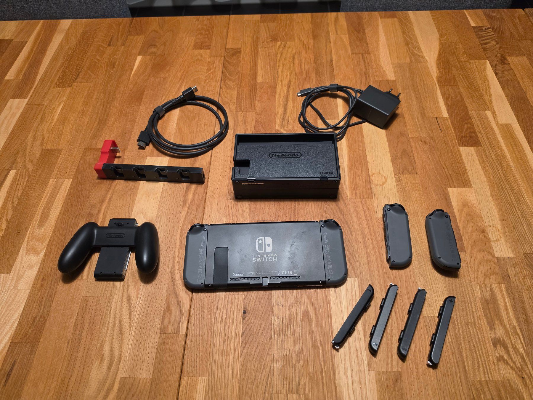 Nintendo Consoles: Nintendo Switch mit Zubehör – D'occasion à Würenlingen par Kyotai 1