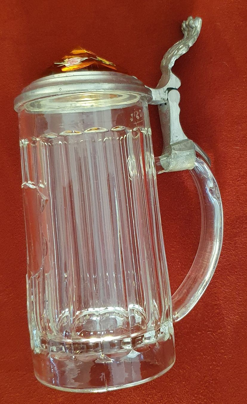 Gläser: antiker Bier-Glaskrug mit wunderschönen Farb-Prismadeckel – Gebraucht aus Kreuzlingen von Rschweiz1 2
