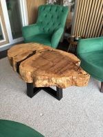 Massiver Couchtisch aus Ahorn – Baumstamm Unikat Handgefert