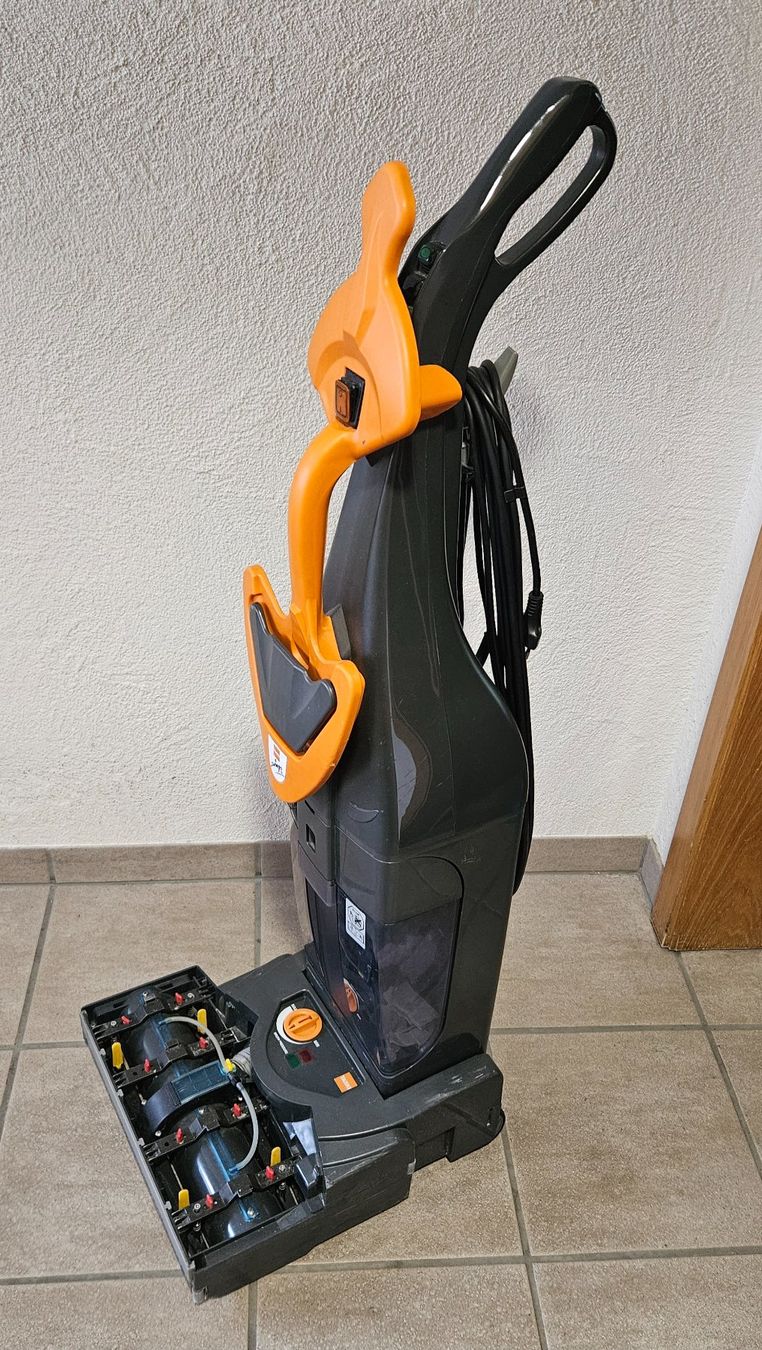 Tutte le macchine: Scheuersaugmaschine TASKI swingo 150 E – Usato da Wangen SZ venduto da Hischi_69 1