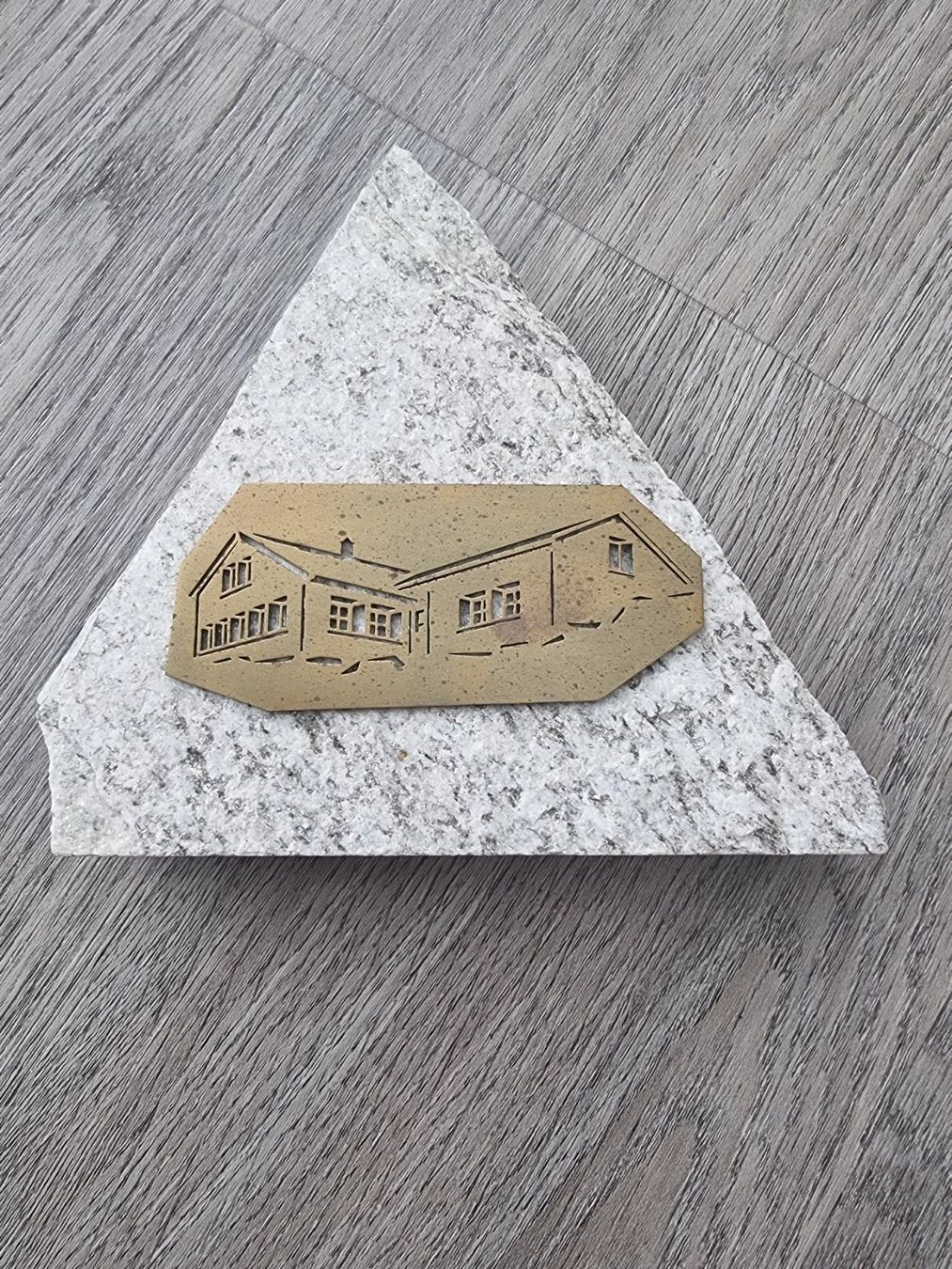 Alle Dekorationen: Dekoration Haus Gravur auf Stein – Gebraucht aus Eglisau von nicij79