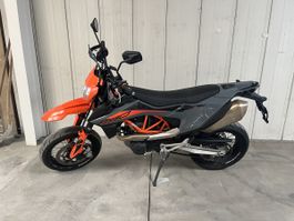 KTM 690 SMC R Supermoto Motorrad grau/orange guter Zustand