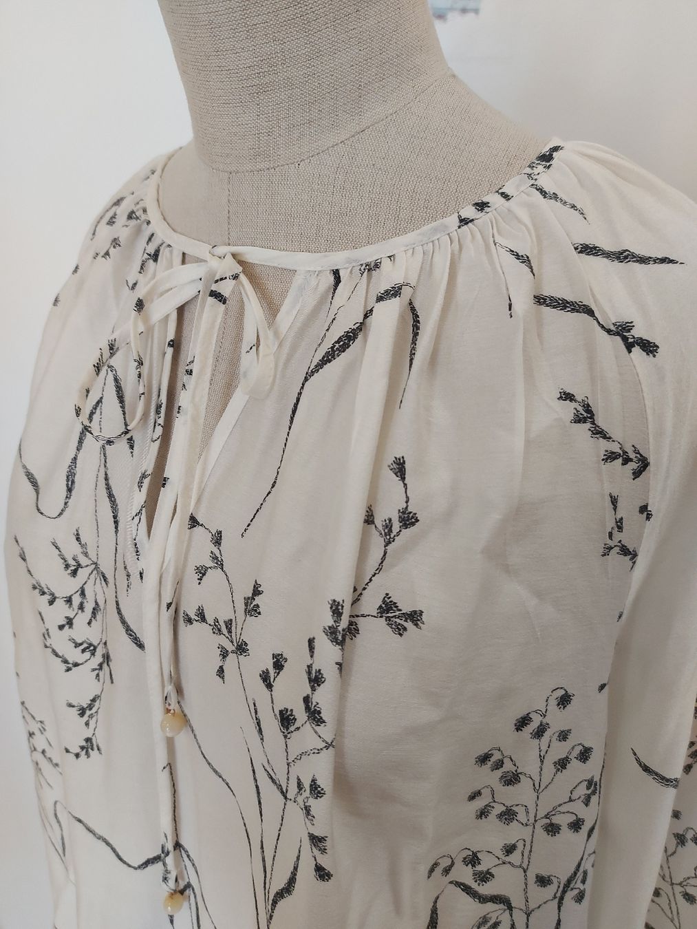 H&M Vestiti: Kleid, Ecru mit Blumen Print, Gr. L – Usato da Oberengstringen venduto da PaolaDe 4