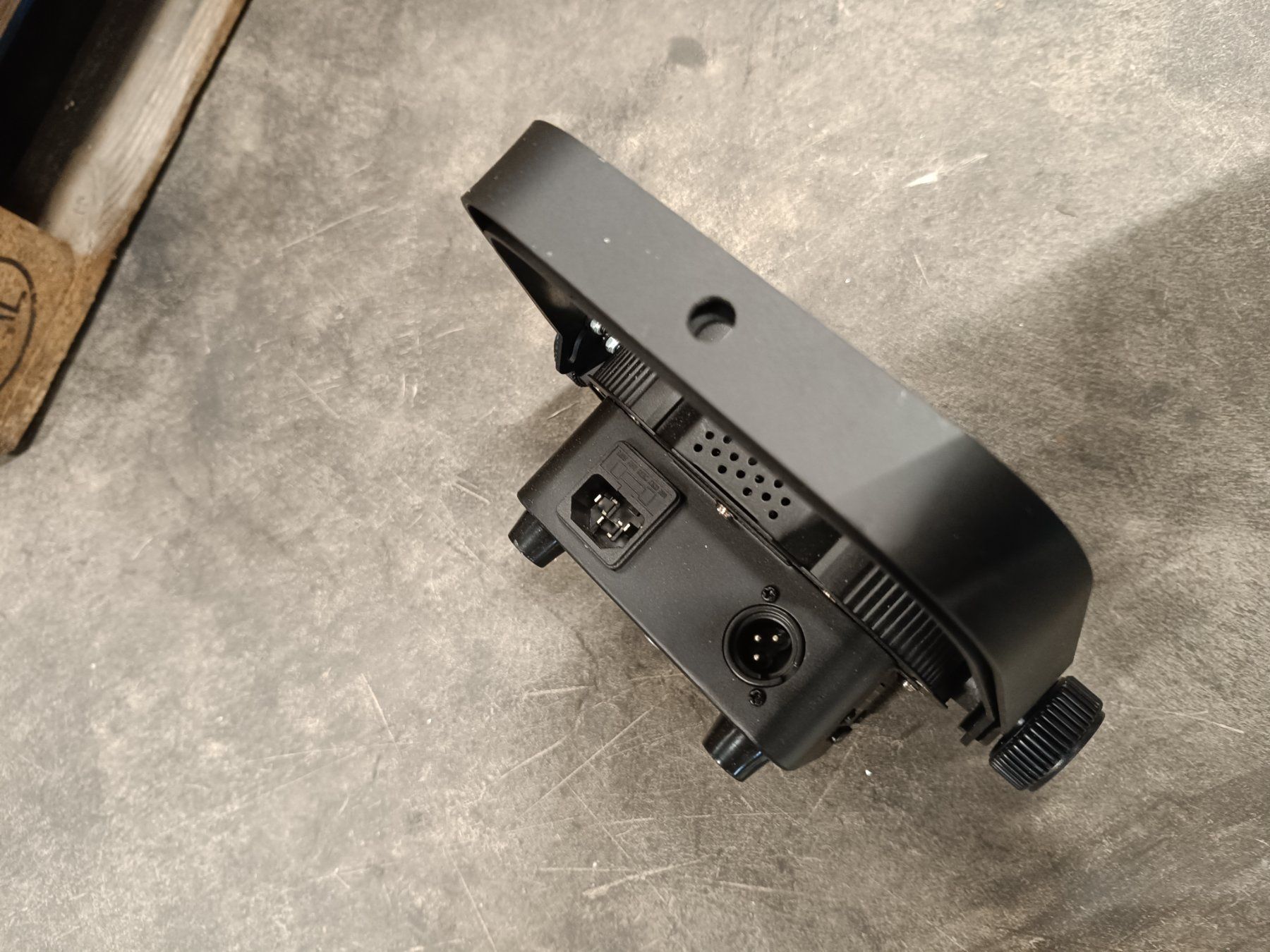 Lampade: Quad Par Profile 5x8 RGB Lampe – Usato da Wolhusen venduto da SolarHub-Outlet 2