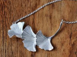 Halskette mit Ginkgo