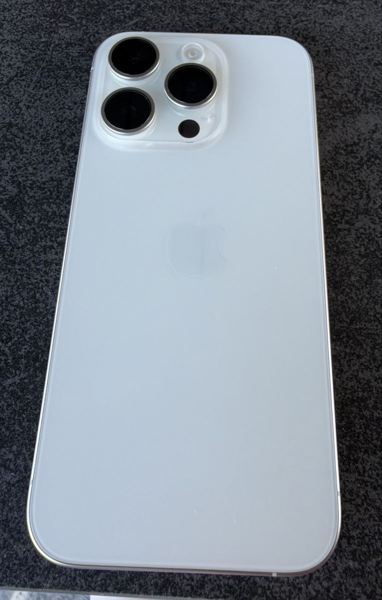 Apple Telefoni cellulari / Smartphones: iPhone 15 pro 128 GB – Usato da Stetten AG venduto da sarah1893