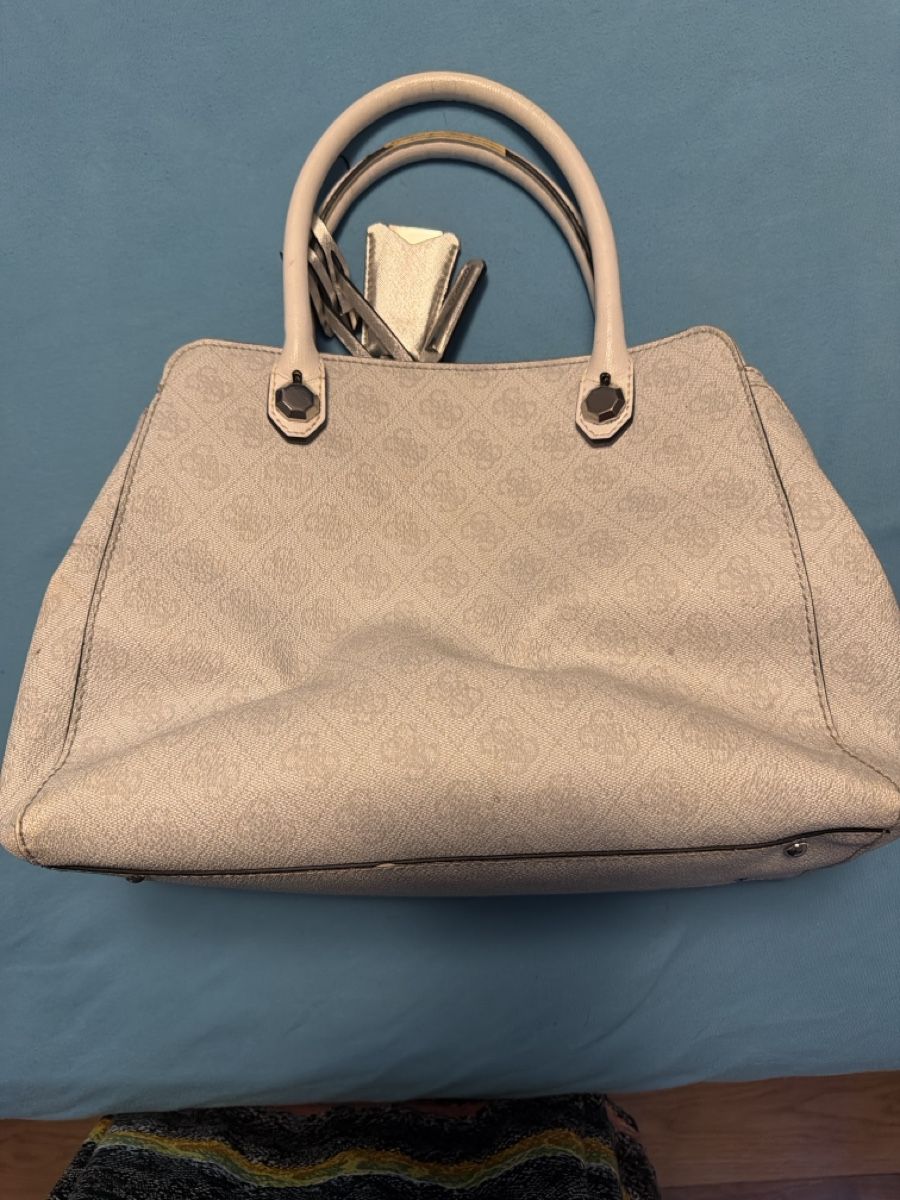 Guess Borse da donna: Guess Handtasche, hellgrau-silber, Top Zustand! – Usato da Triesen venduto da Kleki 3