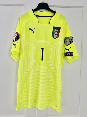 Gigi Buffon Italia match worn signed Juventus