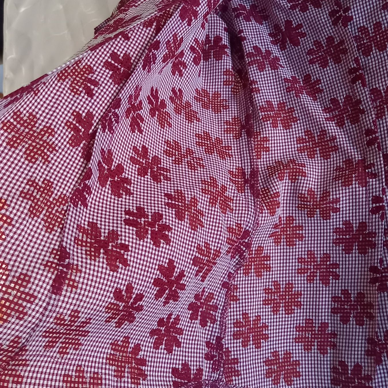 Camicette: elegante Bluse bordeaux mit Blumen Gr 40 – Usato da Brüttisellen venduto da kikaninchen79 4